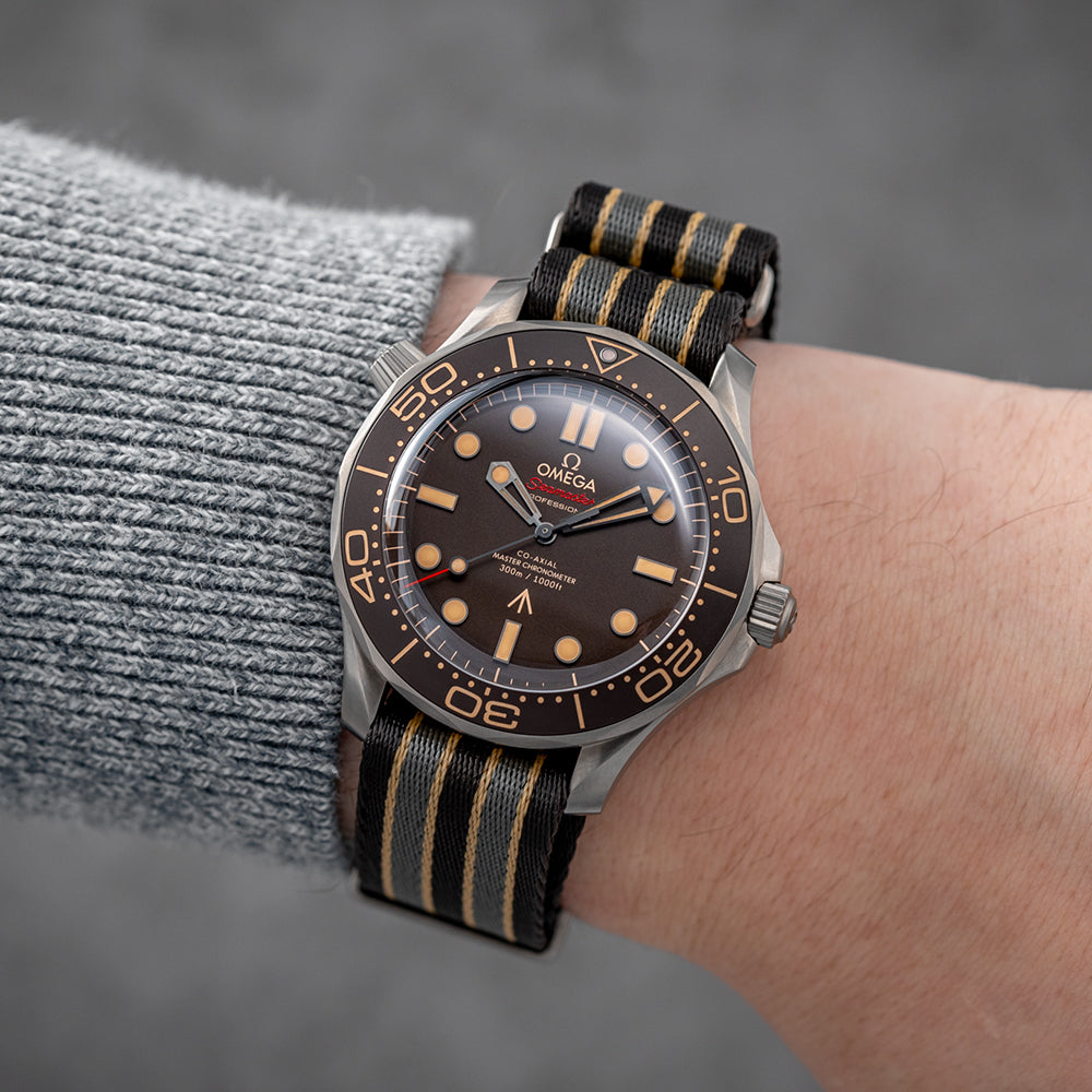 Seamaster Diver 300M 007 Edition 42mm - Brown on Fabric Strap